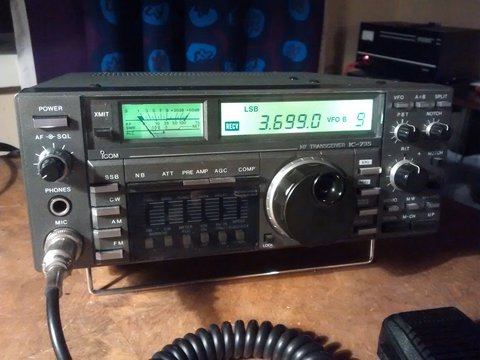 Icom Ic-735